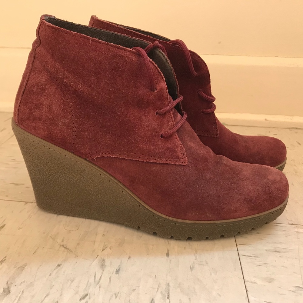 Beautiful Italian suede platform booties 39/ 8.5